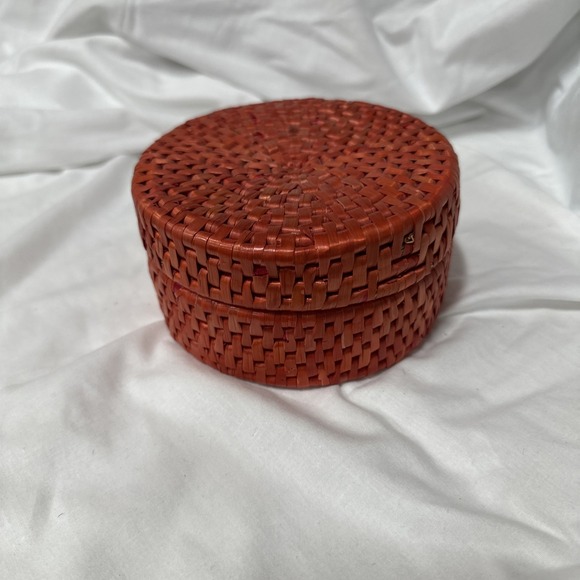 Red Wicker Coaster Set With 5 Coasters - Picture 1 of 6